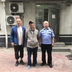 八旬老人出門(mén)遛彎迷路 市北民警及時(shí)暖心救助