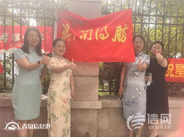 直擊高考：旗袍、紅T恤還不夠 有家長帶上萌寵來送考