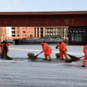 以雪為令，迎雪而行——金陽(yáng)光環(huán)衛(wèi)全力以赴除雪保暢通
