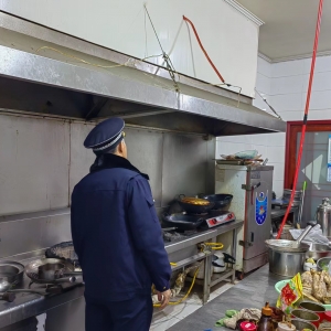 南村執(zhí)法中隊“信用+”開展餐飲油煙執(zhí)法檢查！