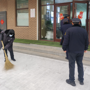 南村執(zhí)法中隊(duì)以雪為令，掃雪除冰齊上陣！