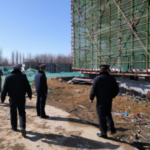 裸露土地未覆蓋 鳳臺執(zhí)法中隊及時遏制揚塵
