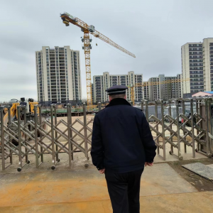 強(qiáng)化工地巡查，推進(jìn)揚(yáng)塵污染防治工作