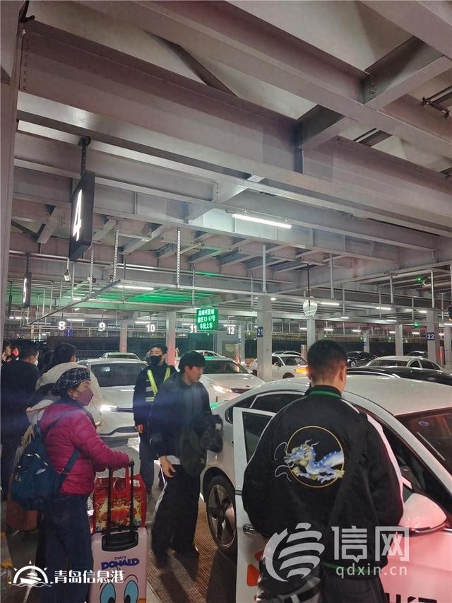 實(shí)探膠東機(jī)場(chǎng)深夜打車(chē)：多數(shù)乘客叫車(chē)順利，個(gè)別平臺(tái)易出問(wèn)題