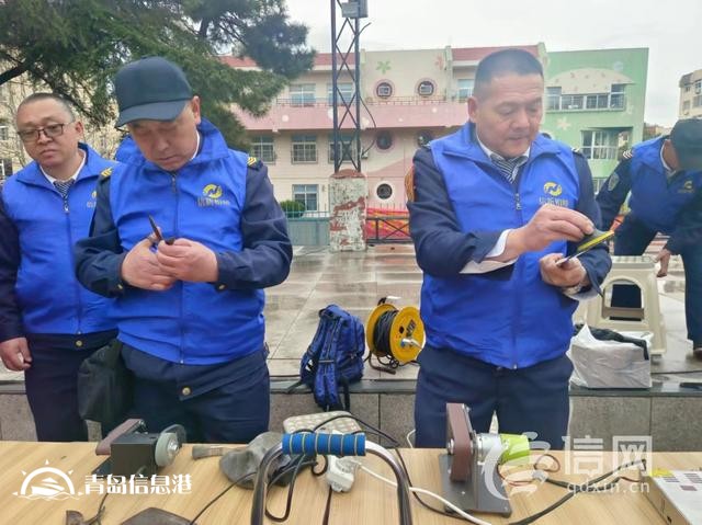 遼源路街道開展便民服務(wù)大集 交警向居民普及假期文明出行知識(shí)
