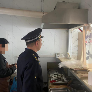 連軸轉(zhuǎn)！為轄區(qū)餐飲單位 “體檢”