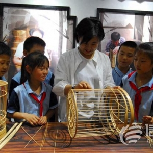 青島市即墨區(qū)小學(xué)生走進博物館 迎接國際博物館日