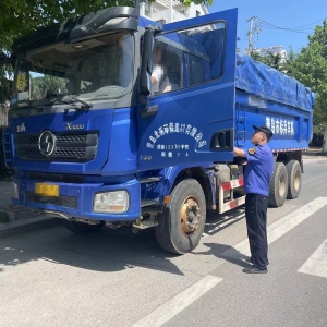 平度市東閣街道執(zhí)法中隊加強揚塵污染整治，守護(hù)“夏日藍(lán)” ...