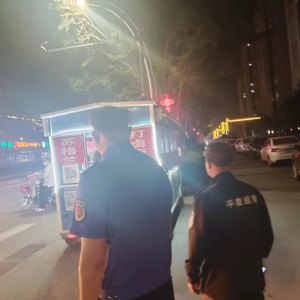 亮點(diǎn)工作：同和執(zhí)法中隊(duì)“夜間行動(dòng)，清理占路經(jīng)營”