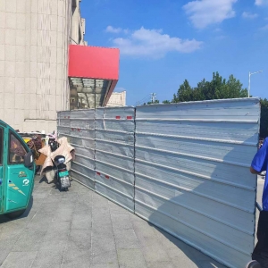 平度市東閣街道執(zhí)法中隊(duì)整治占用城市道路行為，還路于民