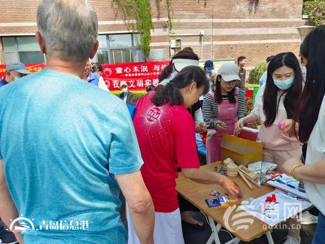 “金心金意”便民大集巧遇“六一” 居民在活動中找尋童年回憶