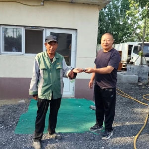 環(huán)衛(wèi)工人拾金不昧，平凡舉動傳遞 社會正能量