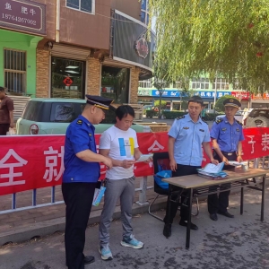 普法宣傳面對面，安全生產(chǎn)記心間