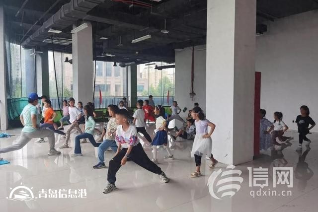 金家?guī)X街道石嶺路社區(qū)七彩光親子長(zhǎng)大營(yíng)正式啟動(dòng)