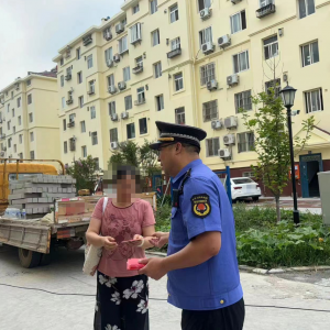 平度市東閣街道執(zhí)法中隊(duì)規(guī)范文明養(yǎng)犬，解決群眾急難愁盼
