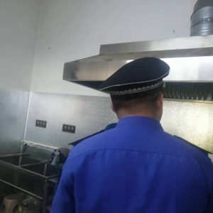嚴(yán)查“油煙氣”，抓實餐飲油煙執(zhí)法檢查！
