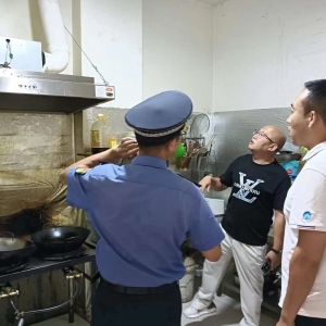 聯(lián)合開展餐飲油煙執(zhí)法檢查，凈化城鎮(zhèn)環(huán)境！
