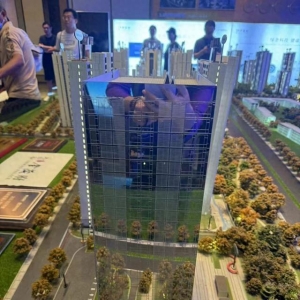 沙盤朝東實際朝西 近百臺空調外機正對大云谷·金茂府“吹熱氣”