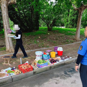 平度市東閣街道執(zhí)法中隊“信用+”整治流動攤販，規(guī)范市容管理秩序 ...