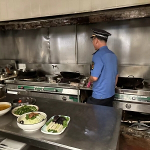 整治餐飲油煙問(wèn)題 守護(hù)我們的藍(lán)天白云