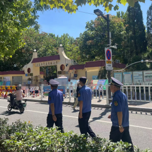 平度市東閣街道執(zhí)法中隊整治校園周邊亂象，織密校園環(huán)境“防護網(wǎng)” ...