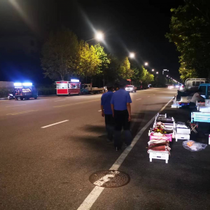 集中整治市容環(huán)境秩序，保障夜間市容環(huán)境“潔凈美”