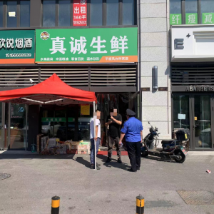 鳳臺(tái)執(zhí)法中隊(duì)清理城市“頑疾”，還路于民