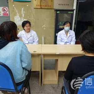 “一對一”為居民把脈問診 信新相映攜手海慈專家服務(wù)團(tuán)走進(jìn)社區(qū)