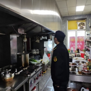 平度市東閣街道執(zhí)法中隊(duì)靶向出擊，聚力攻破餐飲油煙擾民問題 ...