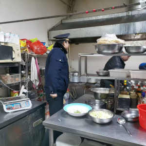 整治餐飲油煙 讓“煙火氣”濾出“文明味”