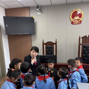 李滄法院聯(lián)合廣水路小學(xué)開展法治研學(xué)暨環(huán)保宣傳活動