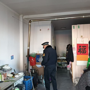 李園街道綜合行政執(zhí)法中隊(duì)：節(jié)前市容秩序整治，給城市“美顏”迎新年 ...