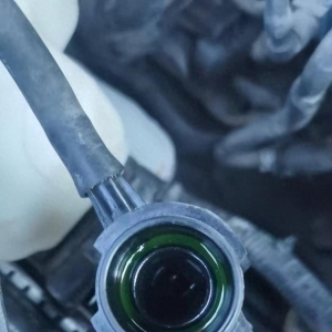 換水箱后三個(gè)月車輛水管脫落致拋錨 途虎養(yǎng)車否認(rèn)操作有問題