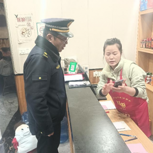 李園街道綜合行政執(zhí)法中隊：整治餐飲“油煙味”，守護城市“煙火氣” ...