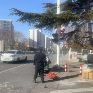 平度市東閣街道執(zhí)法中隊“信用+”整治市容，點亮城市之美