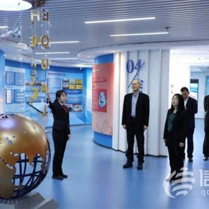 香港城市大學(xué)法學(xué)院院長一行到青島國際商事法庭參觀調(diào)研