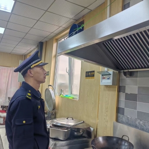 加強餐飲油煙治理，持續(xù)凈化“煙火氣”