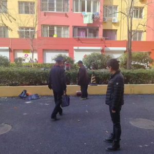 誰執(zhí)法誰普法 —整治侵占公共綠地 守護(hù)城市綠色