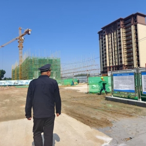 同和中隊(duì)：執(zhí)法巡查如清風(fēng)拂崗，掃凈建筑工地?fù)P塵“塵囂” ...