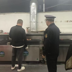 平度市東閣街道執(zhí)法中隊(duì)“信用+”整治餐飲油煙，筑牢清新“防護(hù)網(wǎng)” ...