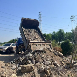古峴中隊(duì)黨支部查處一起隨意傾倒建筑垃圾行為