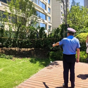 業(yè)主圈占公共綠地 鳳臺執(zhí)法中隊快速響應