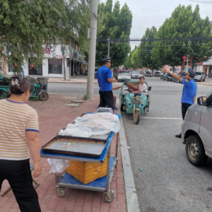 向 “城市牛皮癬” 宣戰(zhàn)！云山中隊(duì)清理非法小廣告
